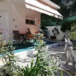 Апартаменты Barney With Garden&terrace
